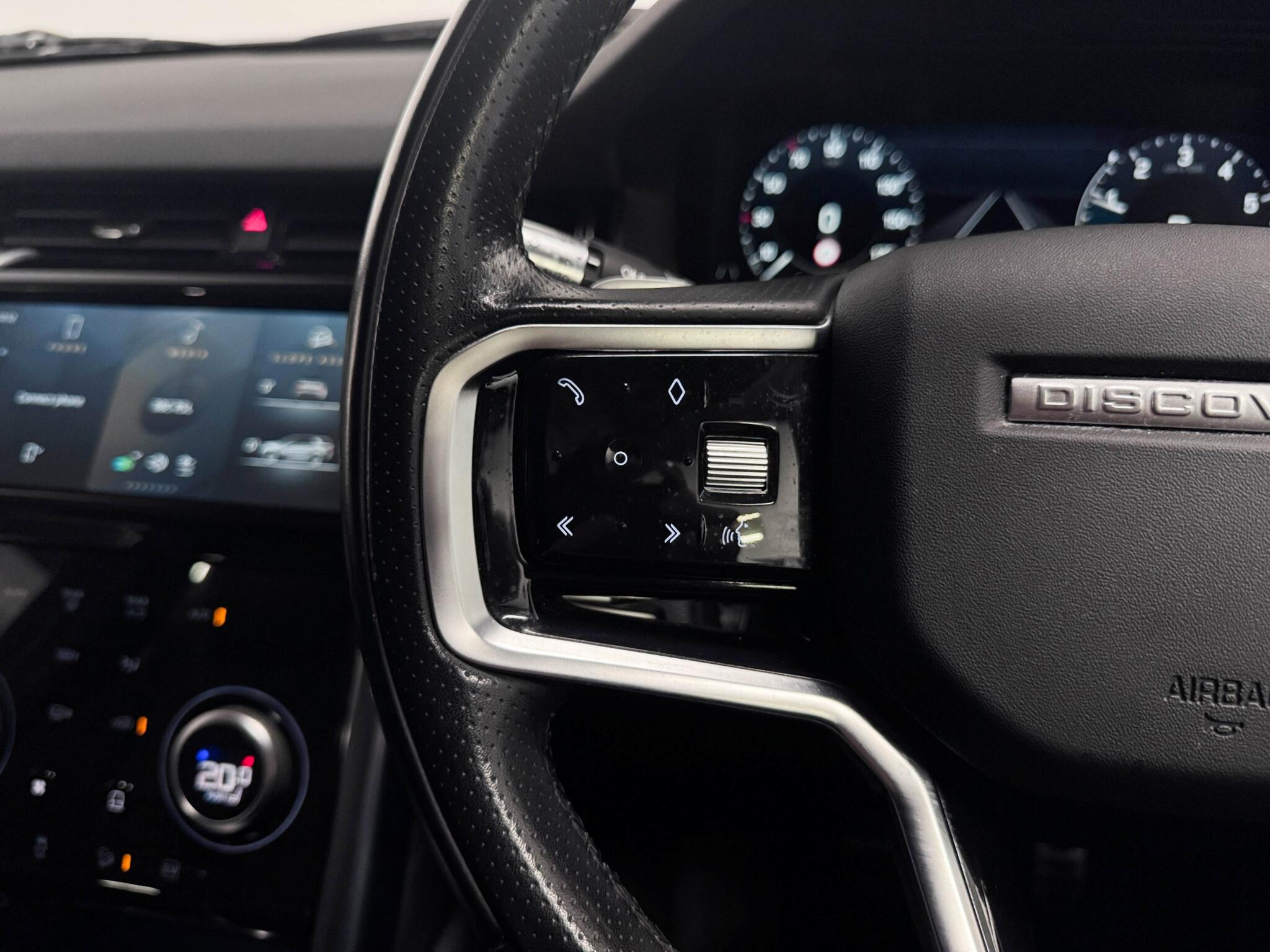 Land Rover Discovery Sport view 16