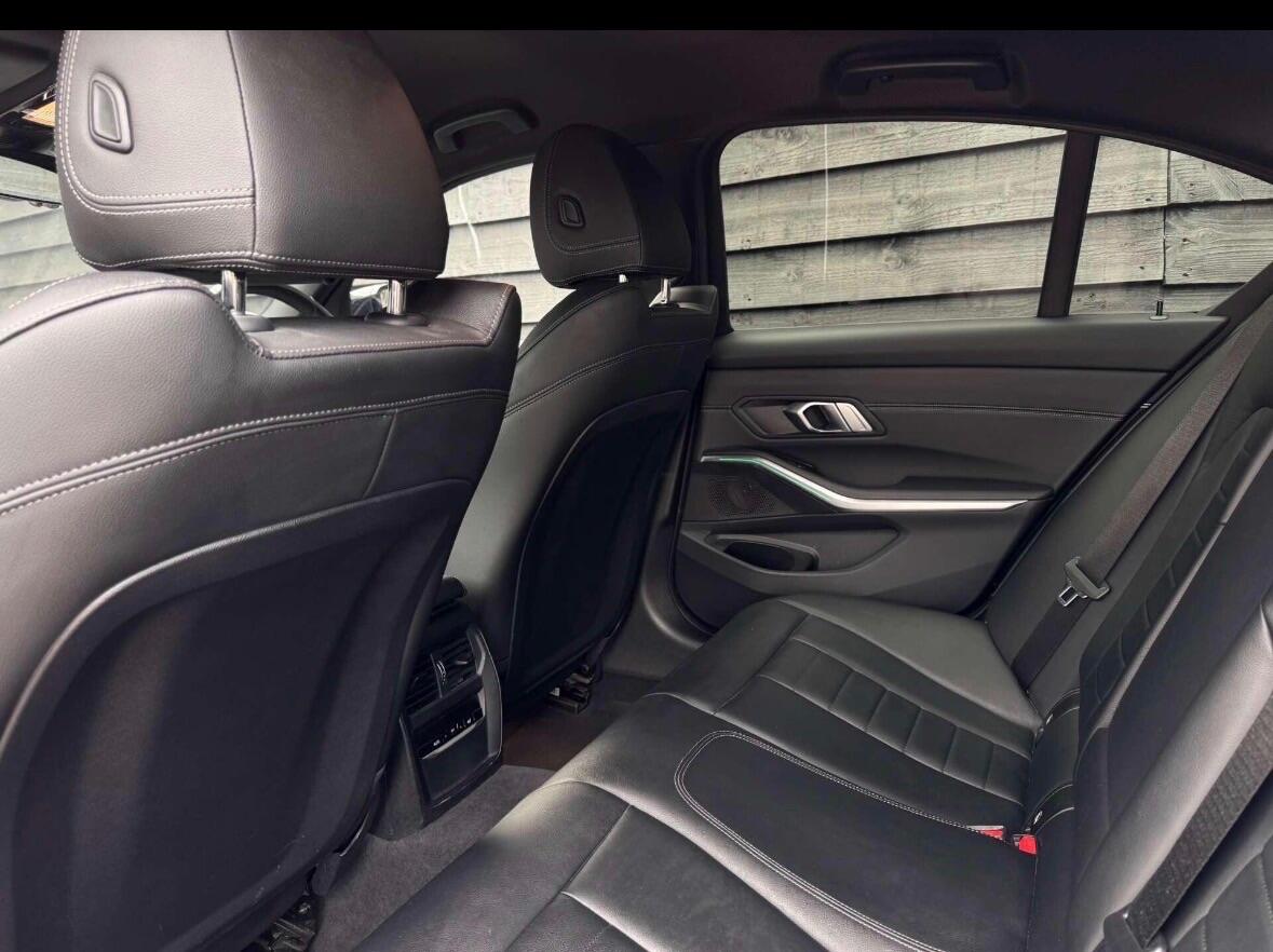 BMW 3 Series view 22
