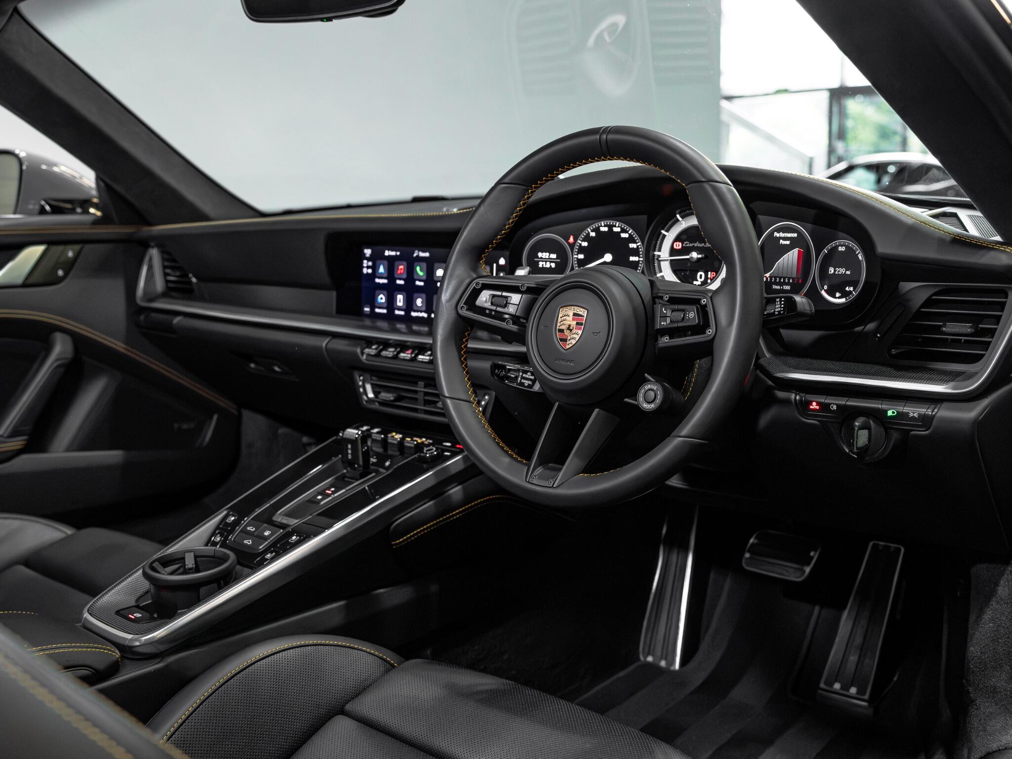 Porsche 911 view 15