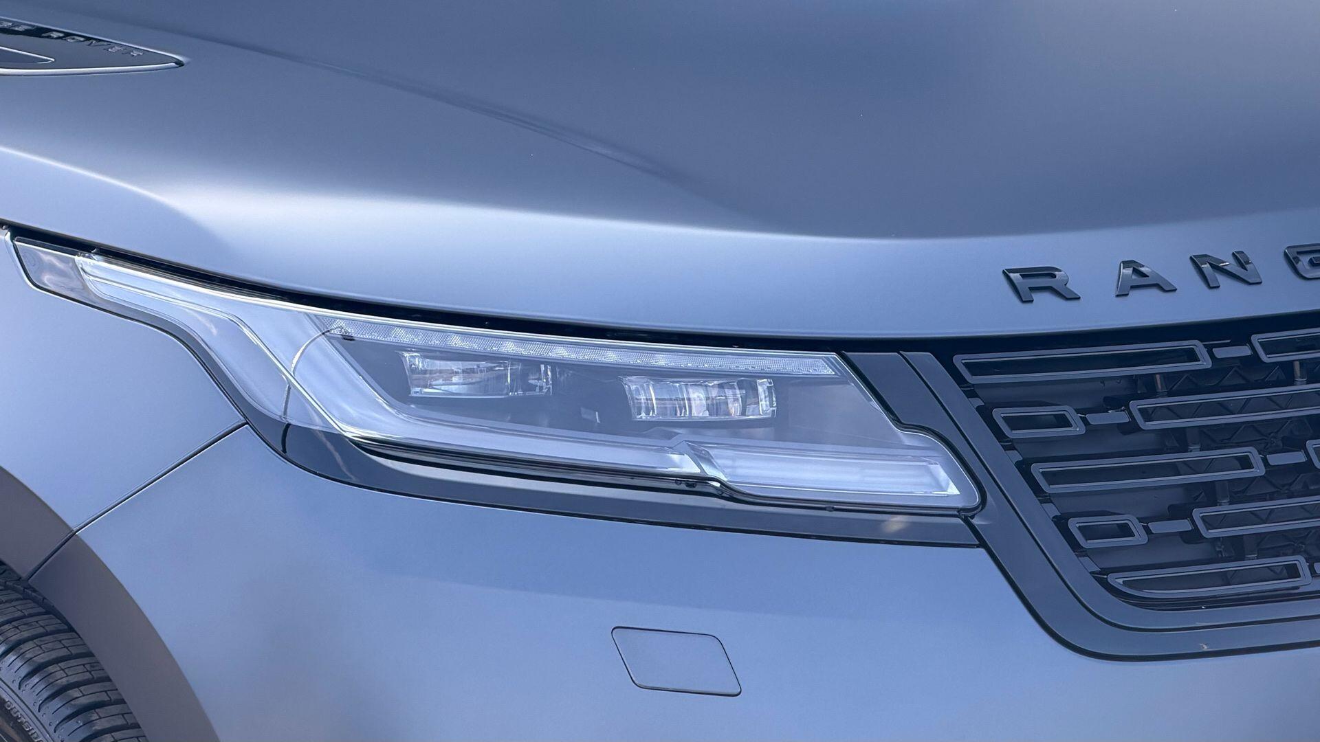 Land Rover Range Rover Velar view 31