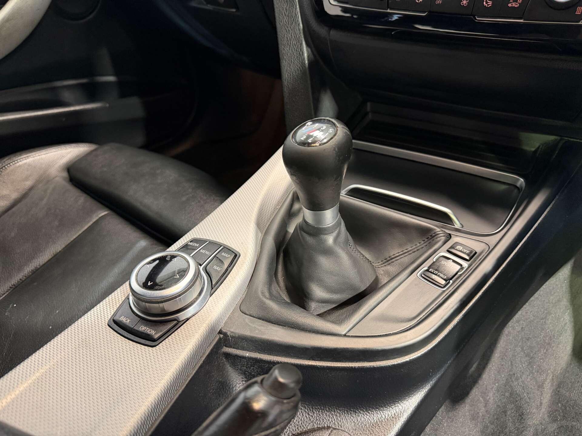 BMW 3 Series view 22