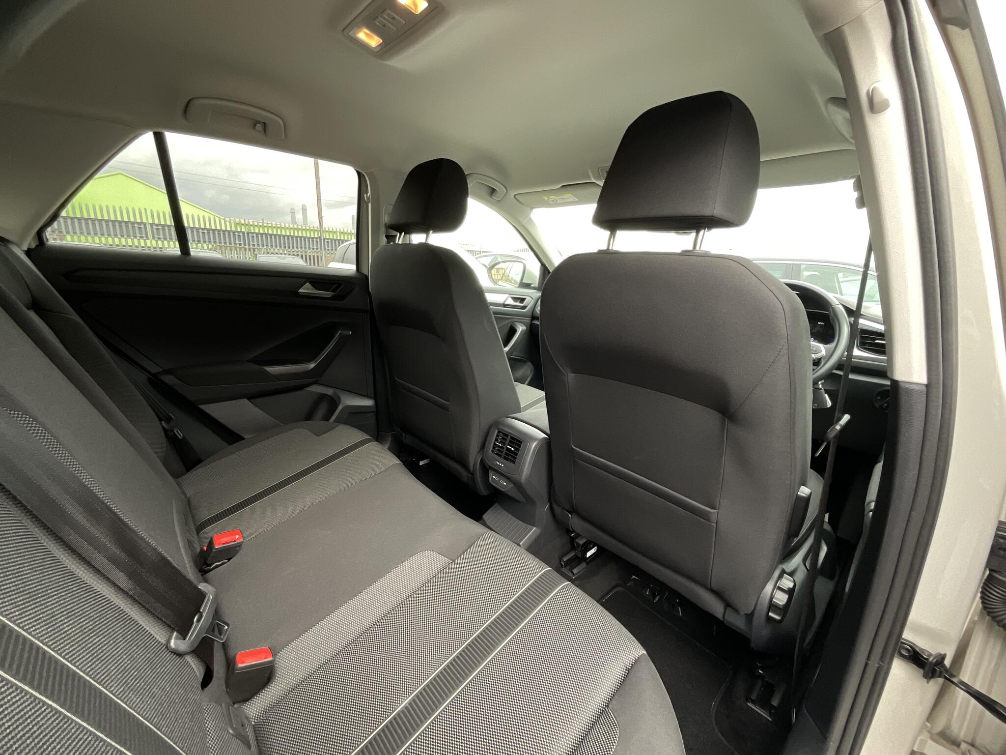 Volkswagen T-Roc view 10