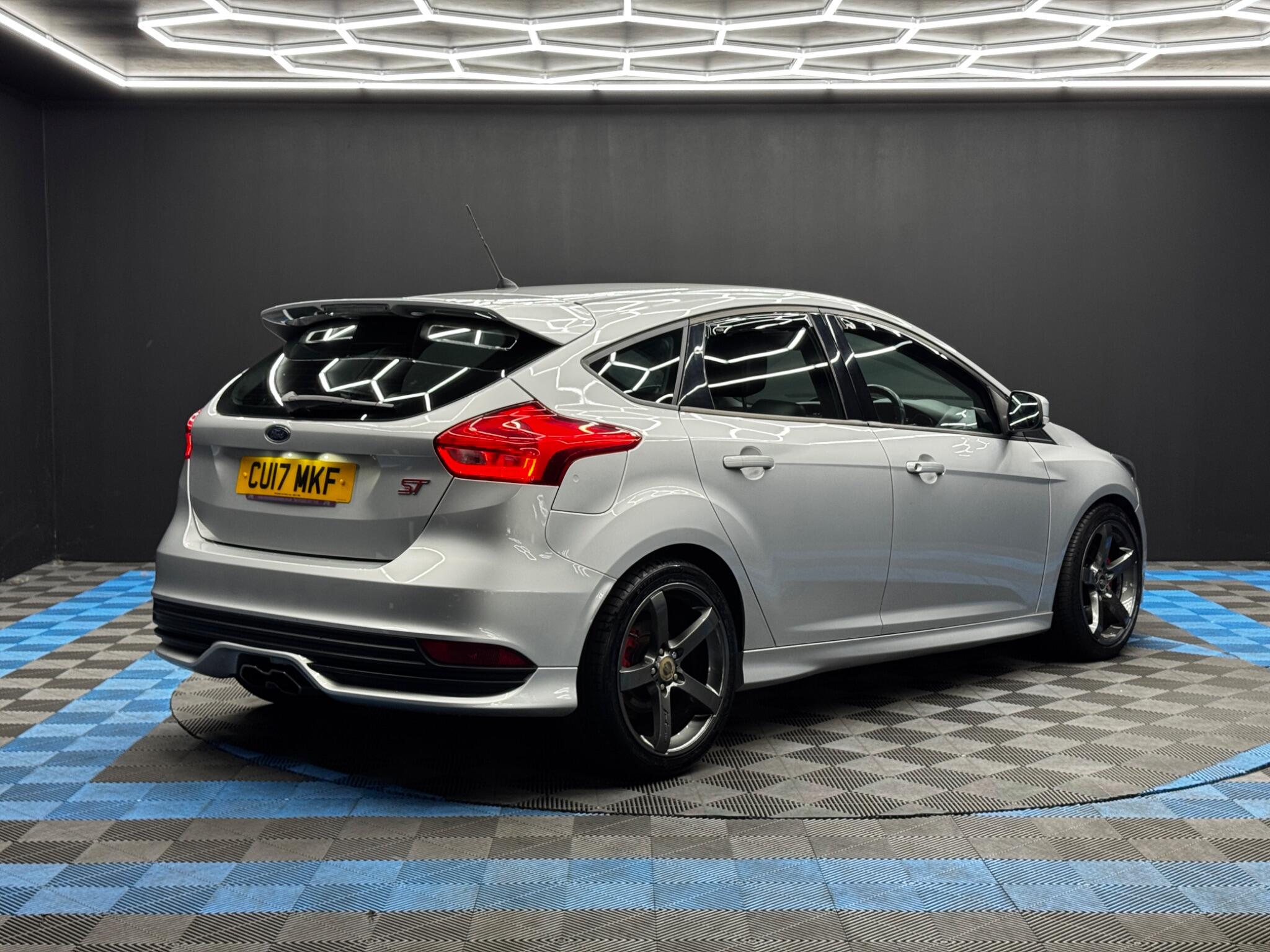 Ford Focus view 5
