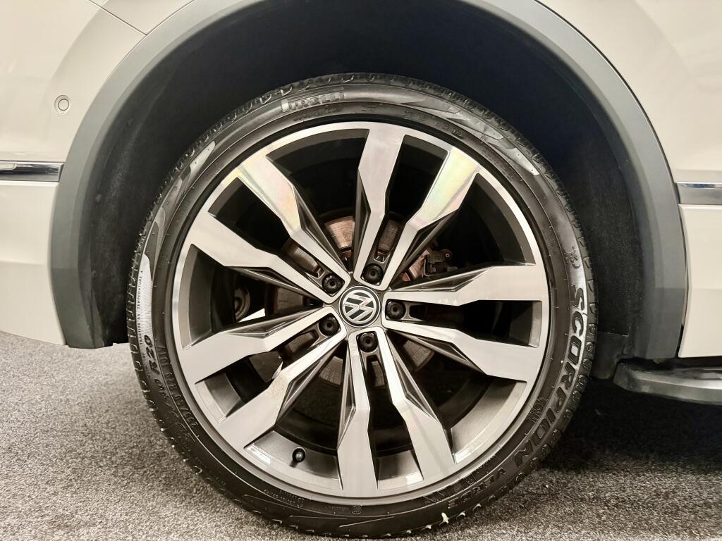 Volkswagen Tiguan Allspace view 13