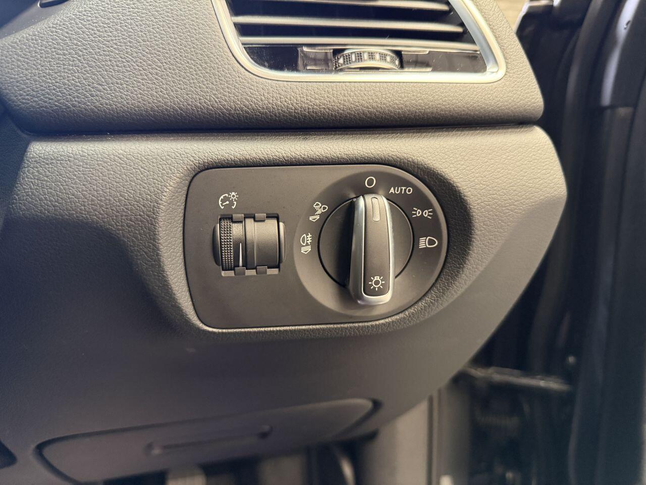 Audi Q3 view 24