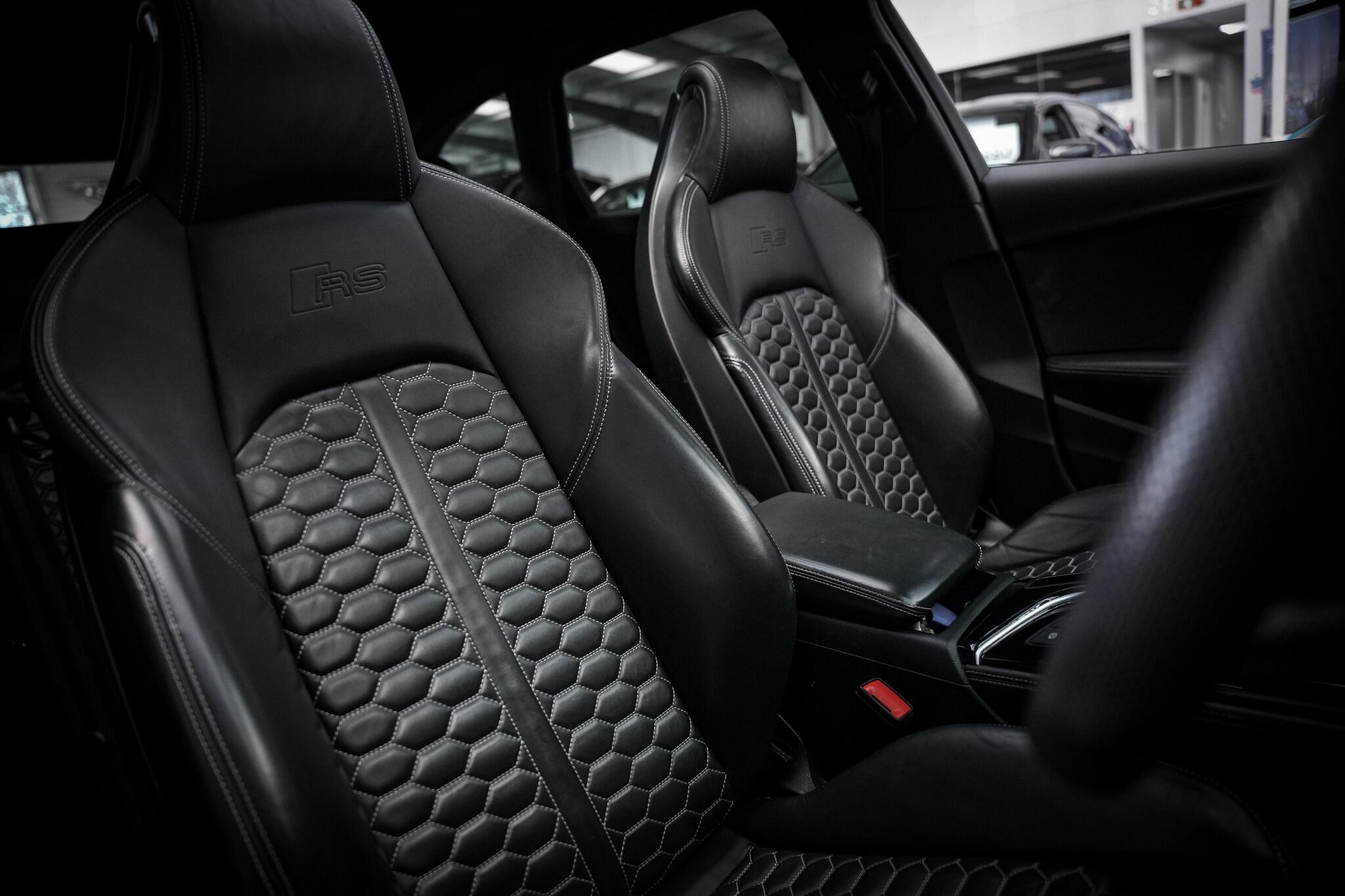 Audi RS4 view 20