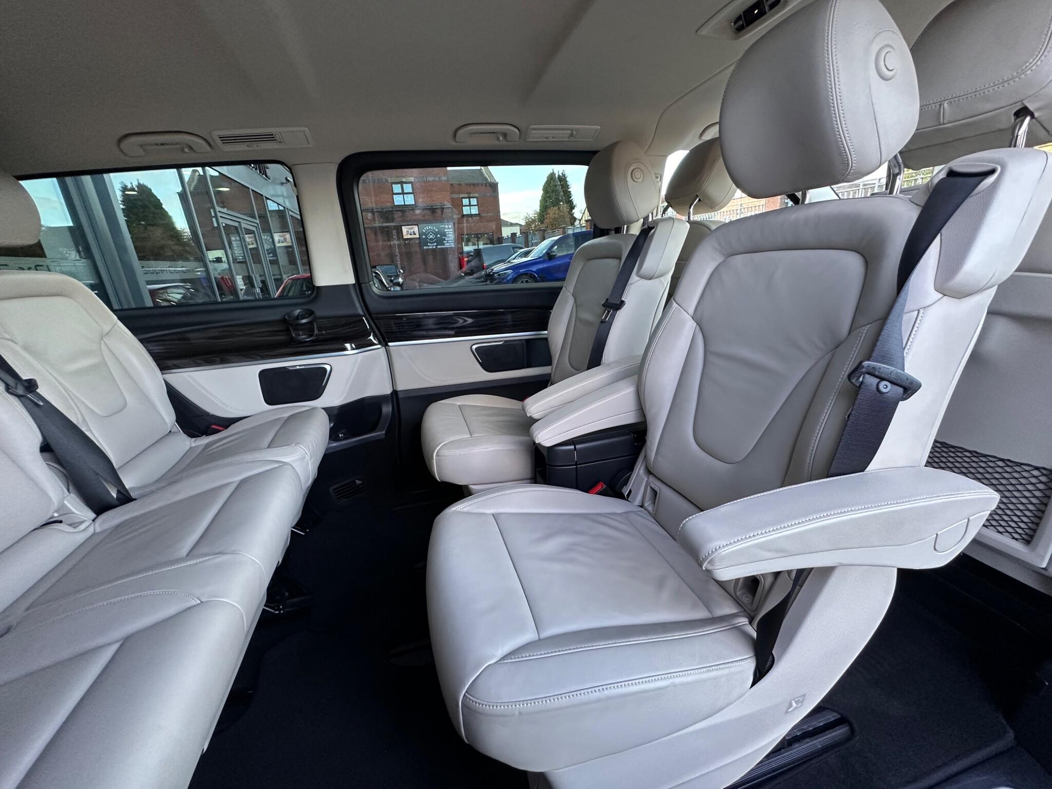Mercedes-Benz V-Class view 24