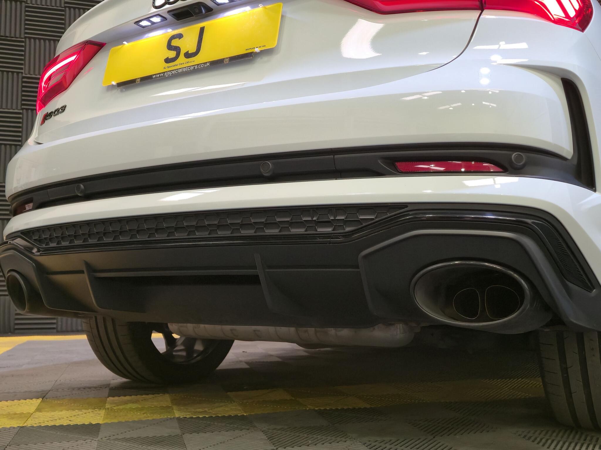 Audi RS Q3 view 24