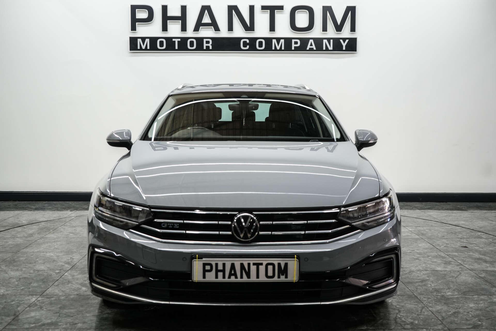 Volkswagen Passat view 2