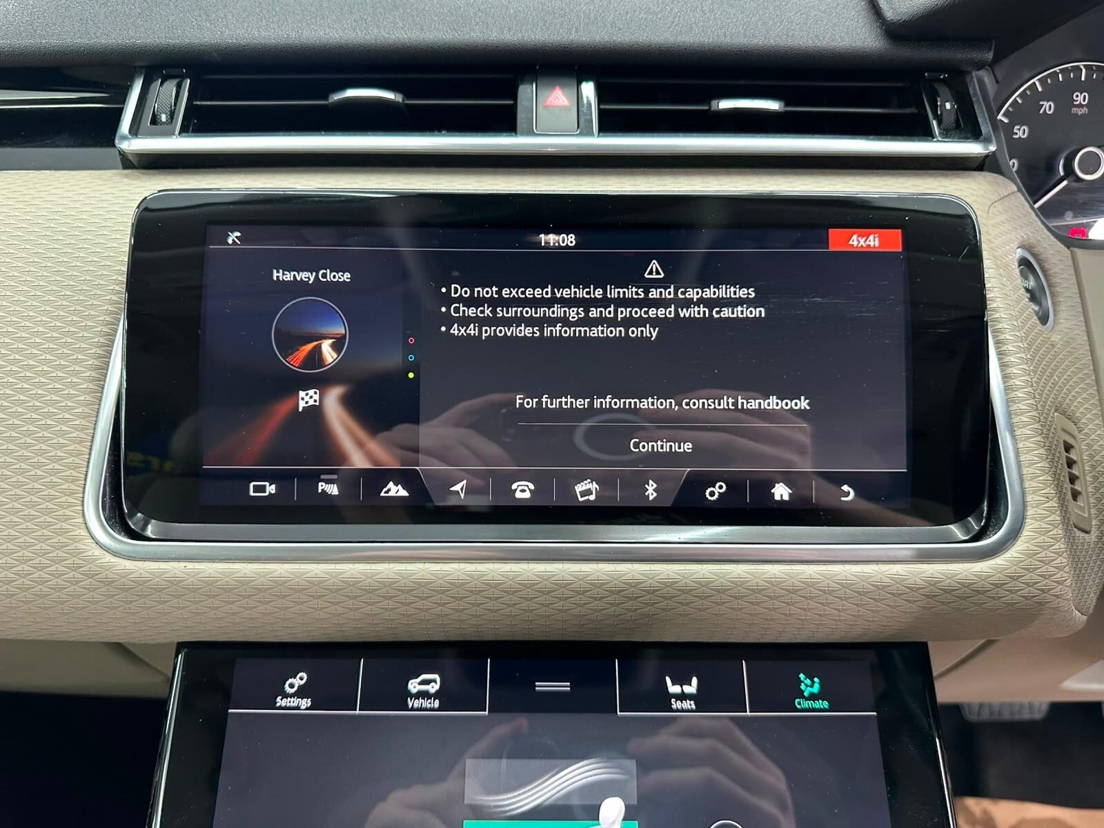 Land Rover Range Rover Velar view 41
