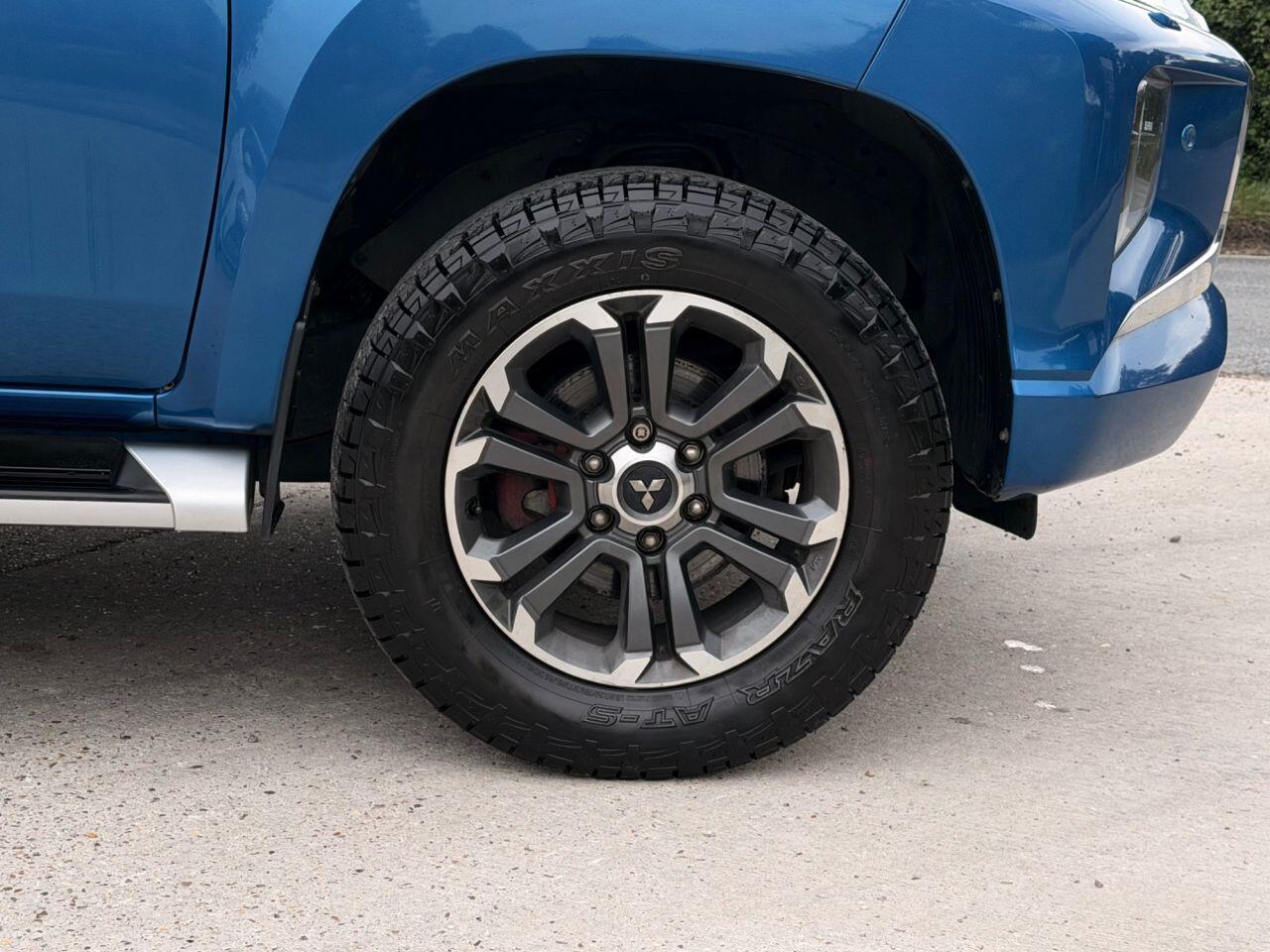 Mitsubishi L200 view 13