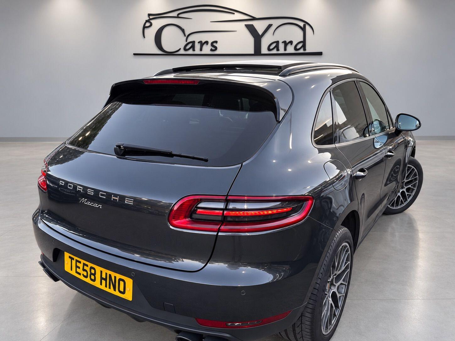 Porsche Macan view 10