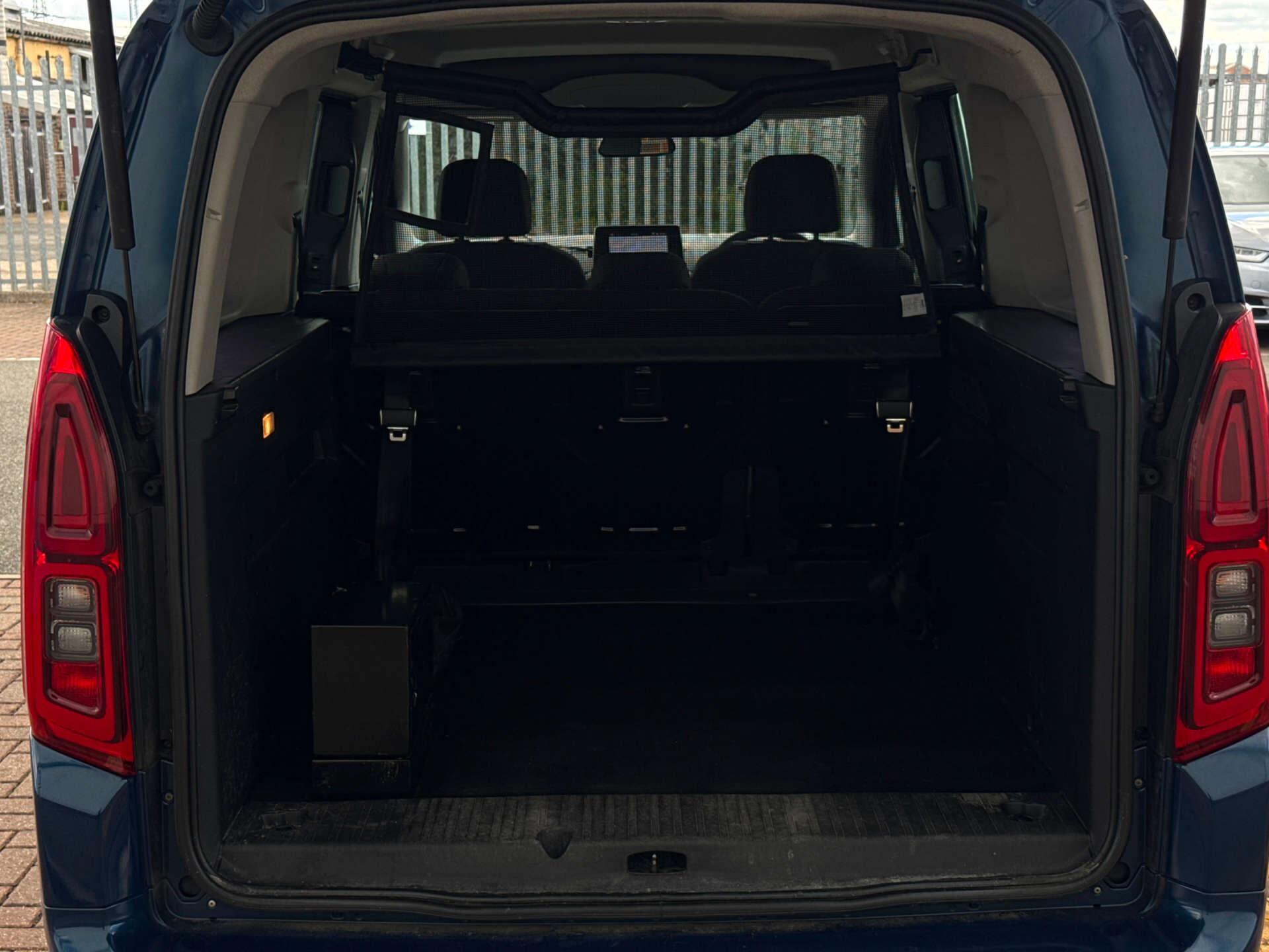 Vauxhall Combo Life view 30