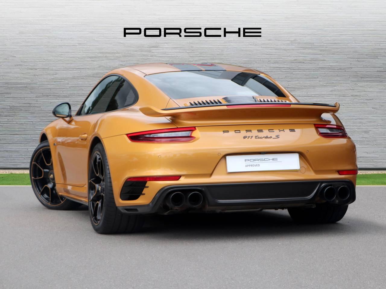 Porsche 911 view 3