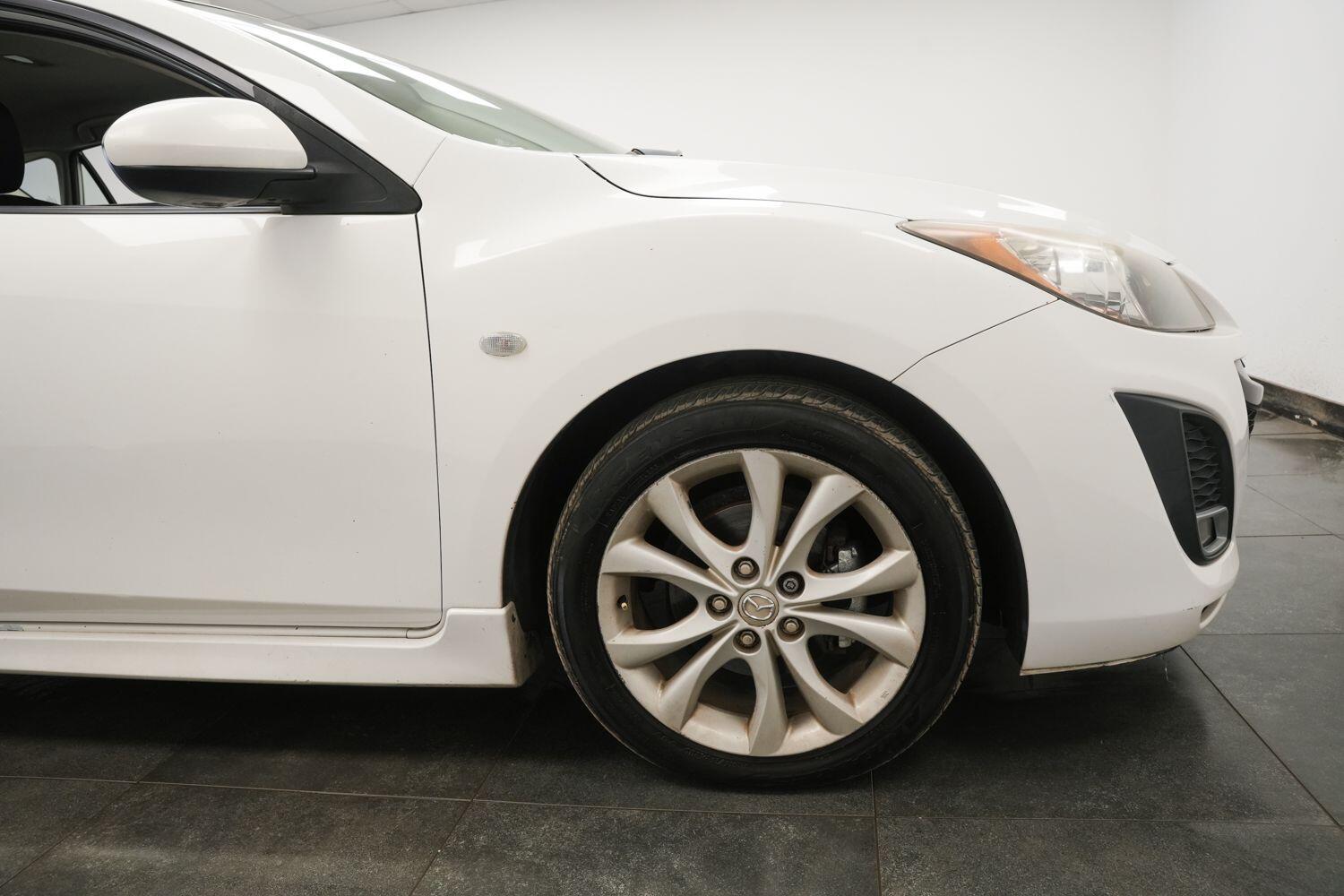 Mazda Mazda3 view 5