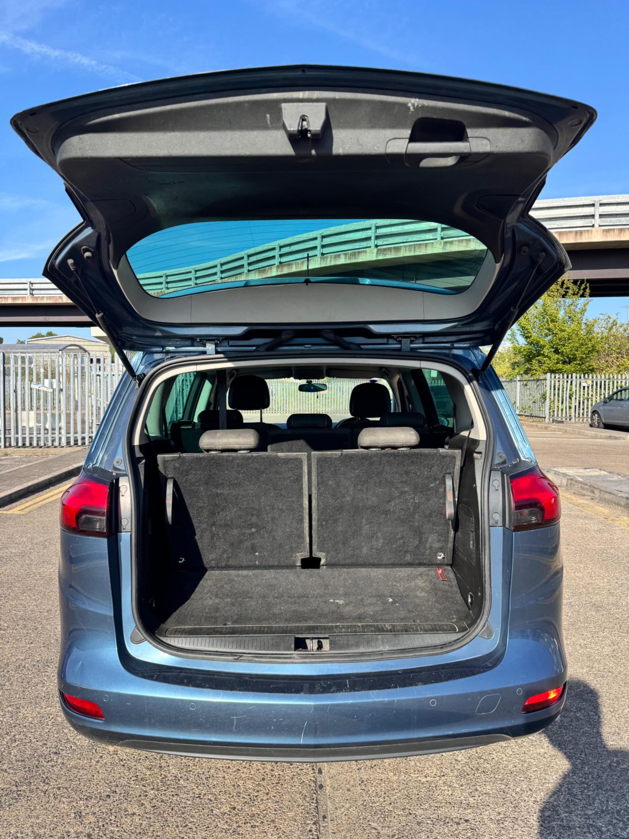Vauxhall Zafira Tourer view 47