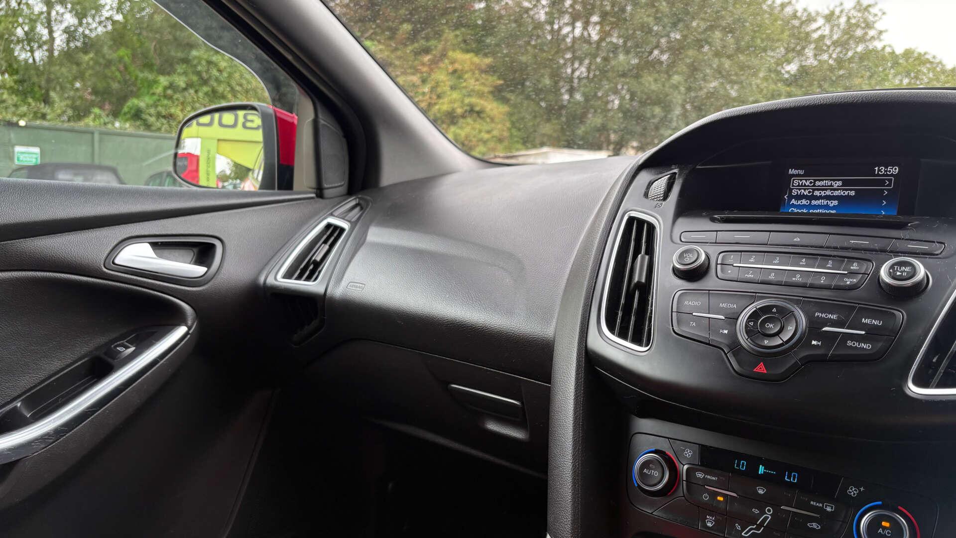 Ford Focus view 32