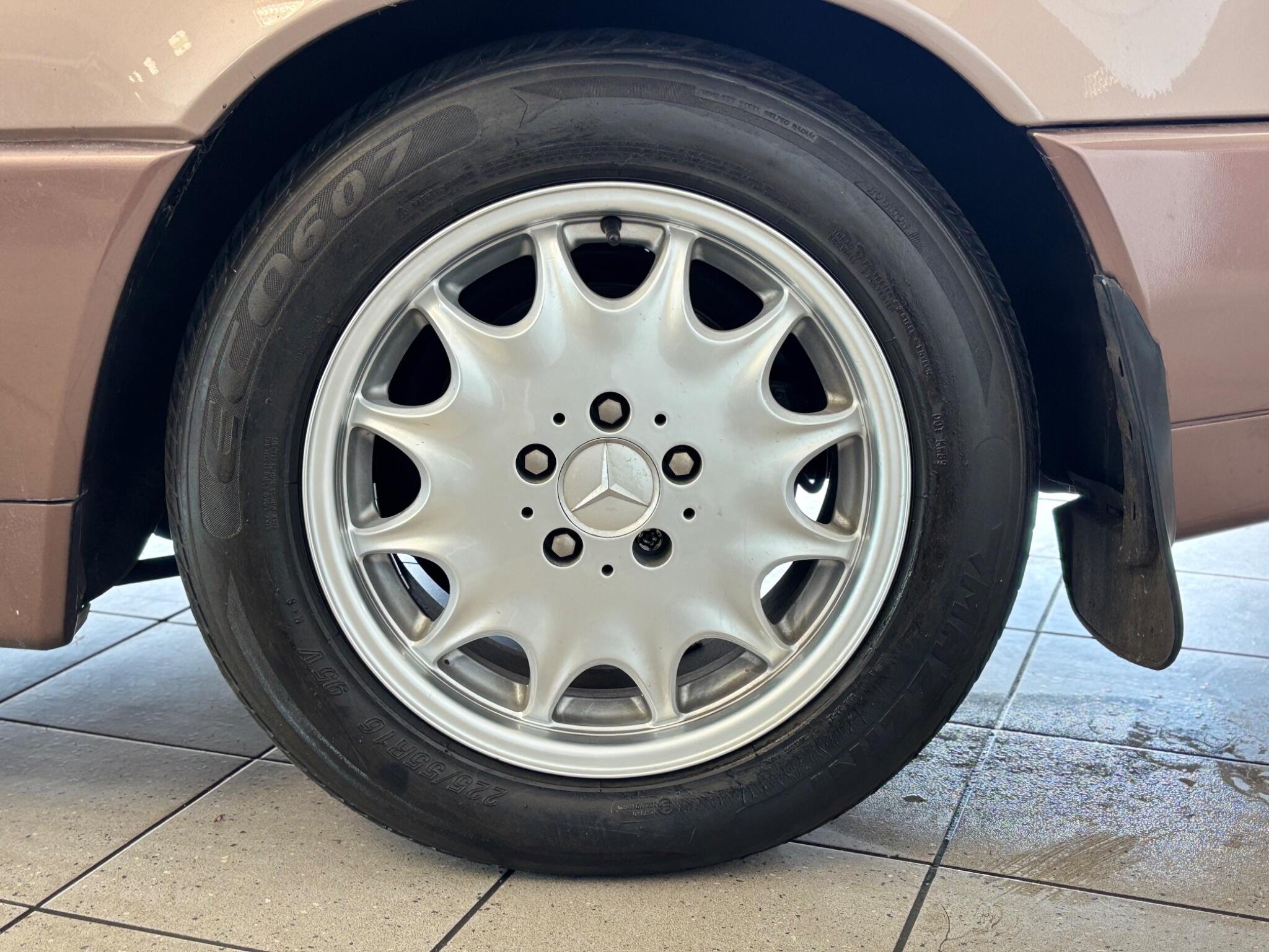 Mercedes-Benz SL view 19