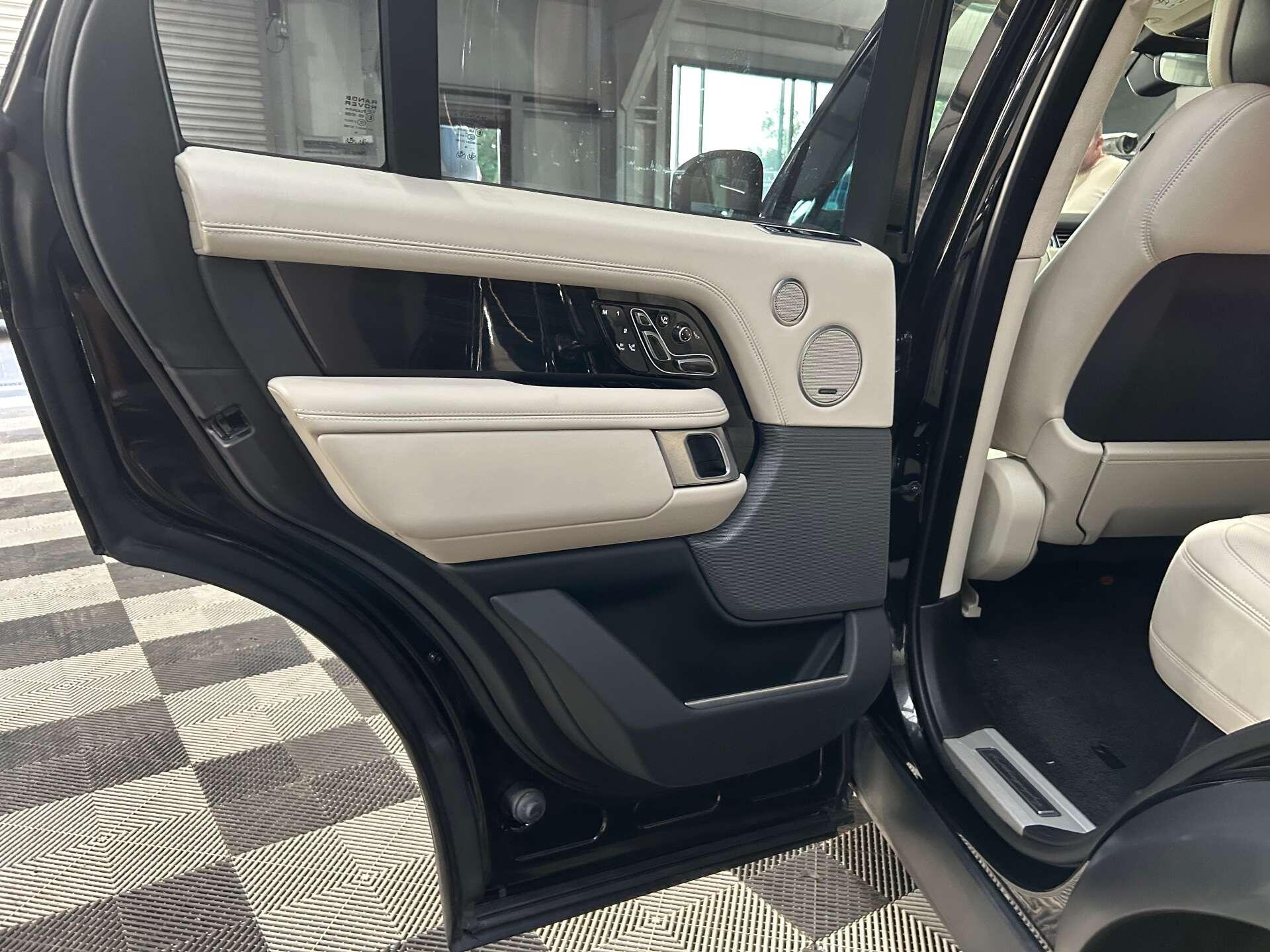 Land Rover Range Rover view 39