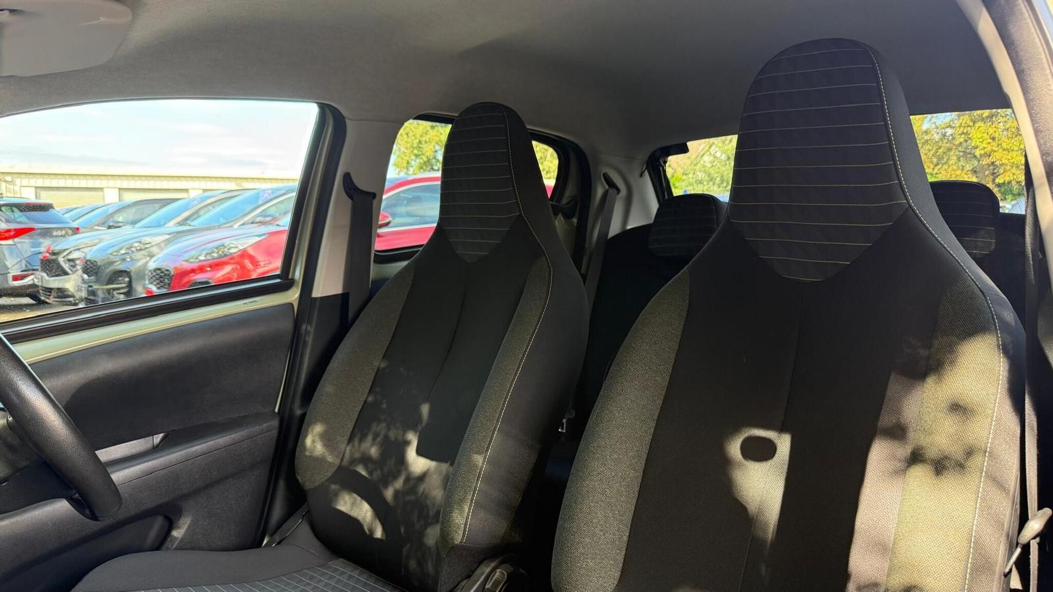 Peugeot 108 view 24