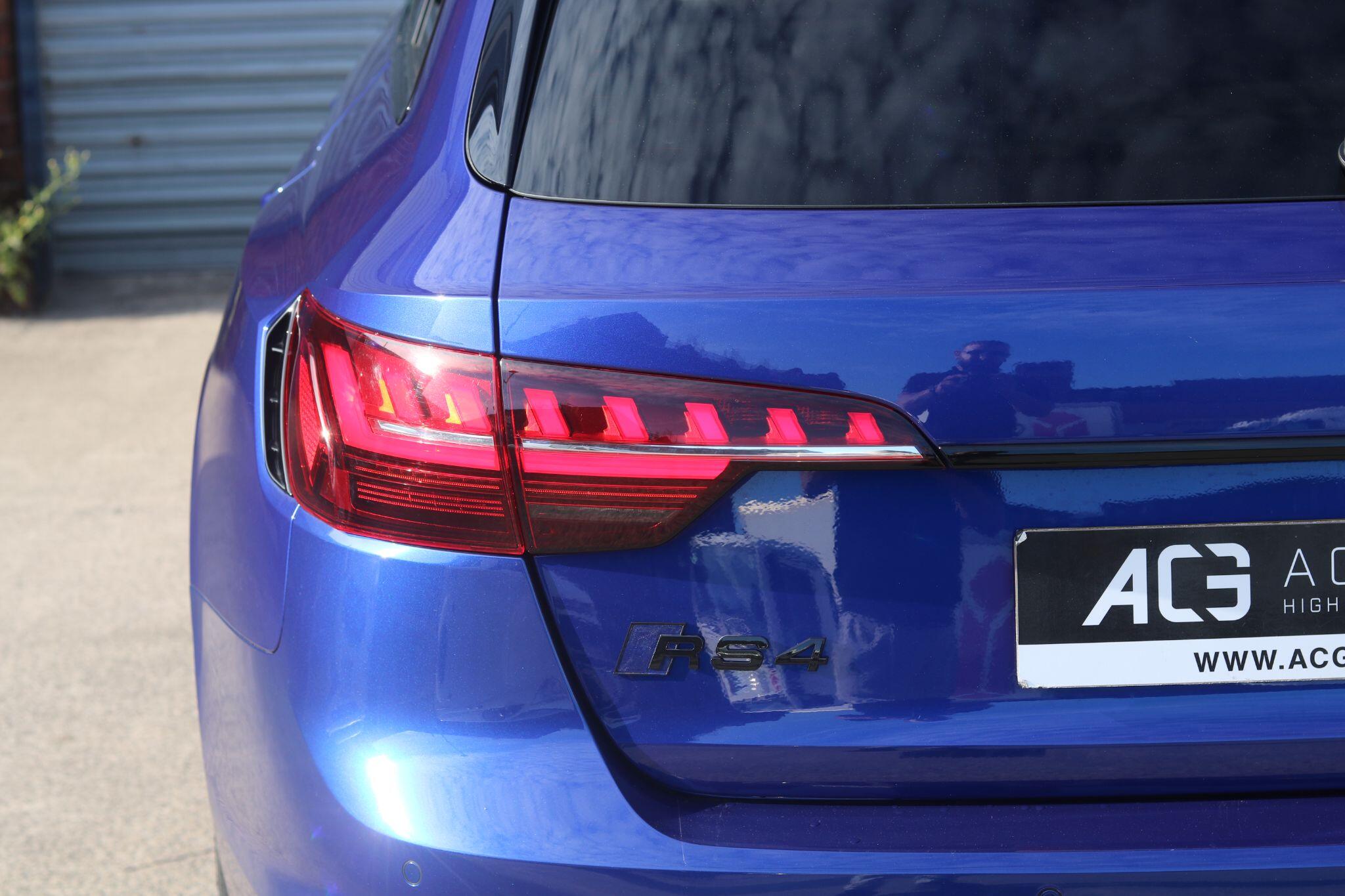 Audi RS4 view 7