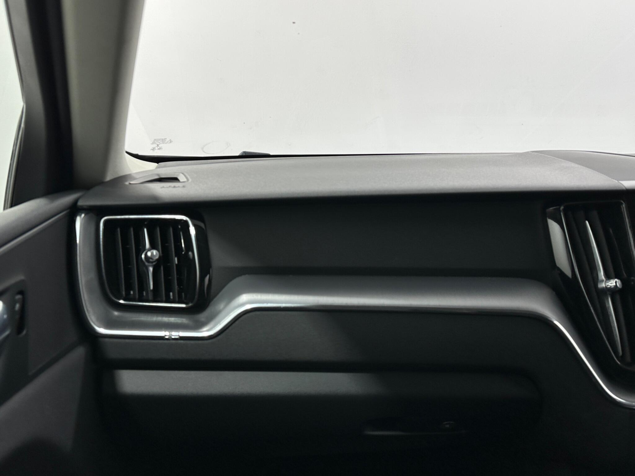 Volvo XC60 view 29