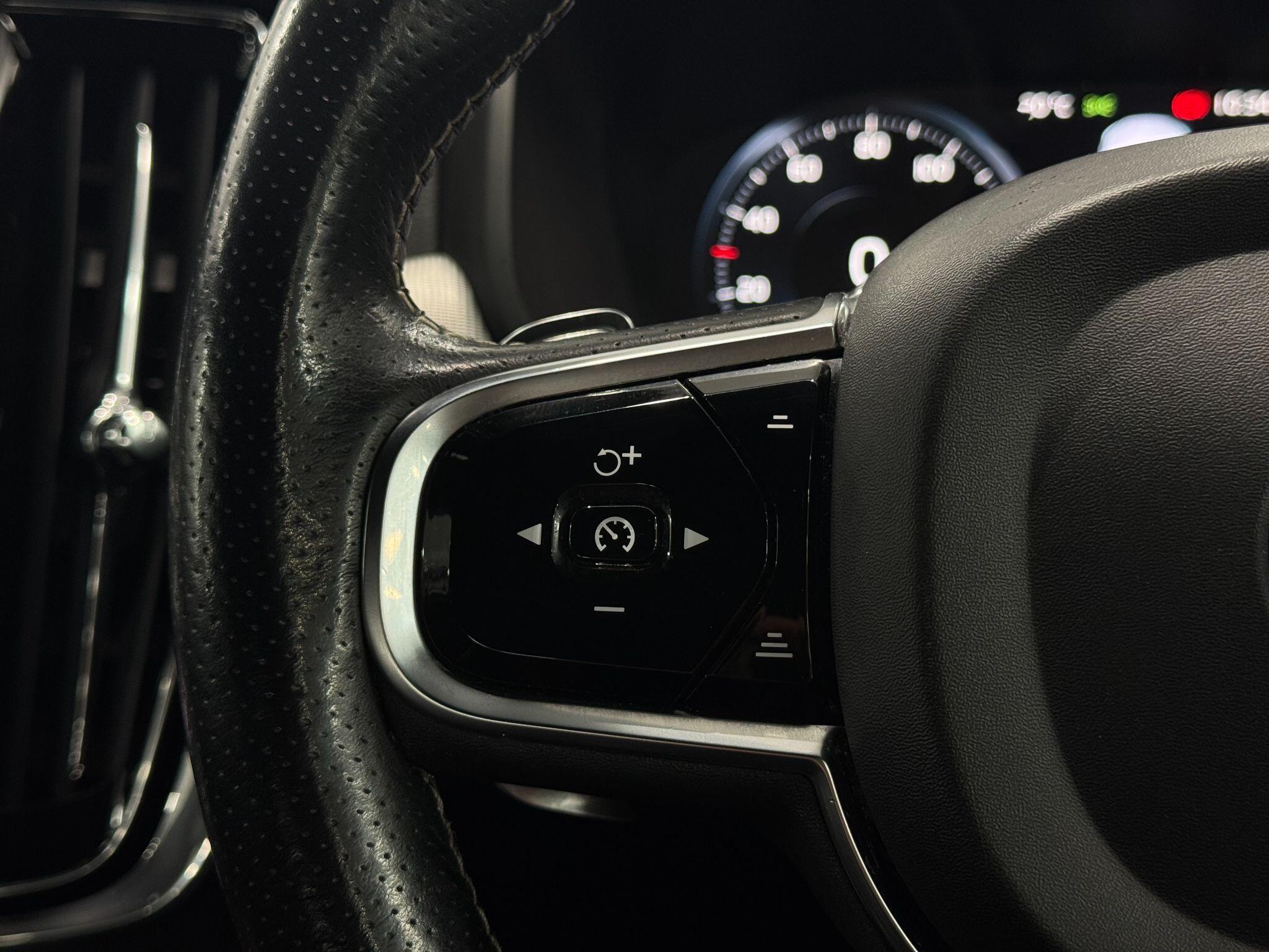 Volvo S90 view 43