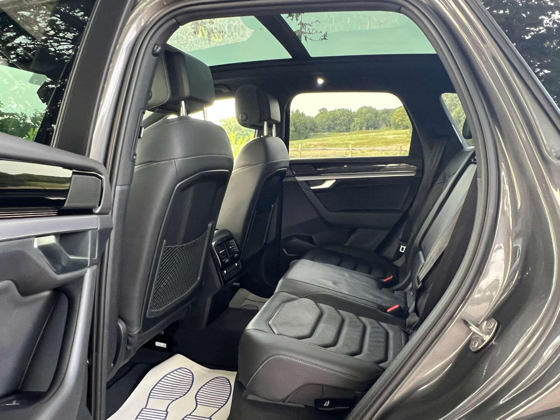 Volkswagen Touareg view 39