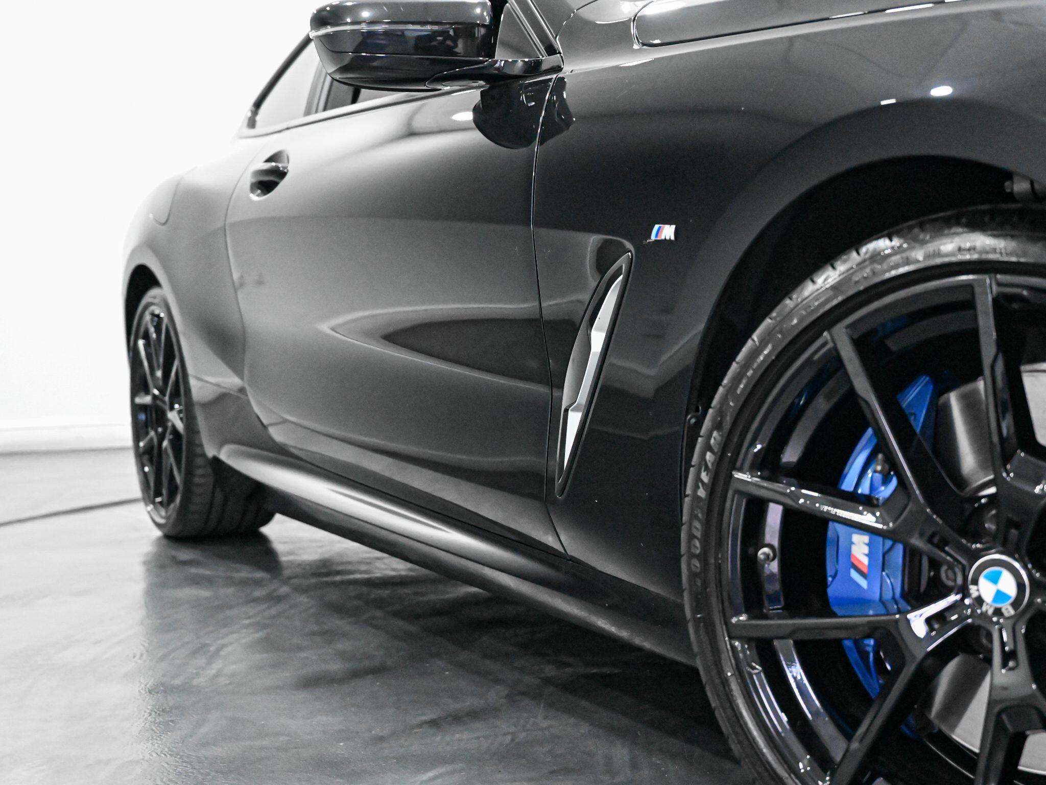 BMW 8 Series view 19