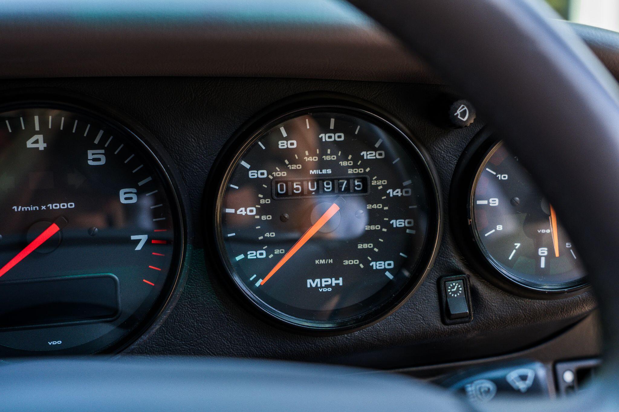 Porsche 911 view 27