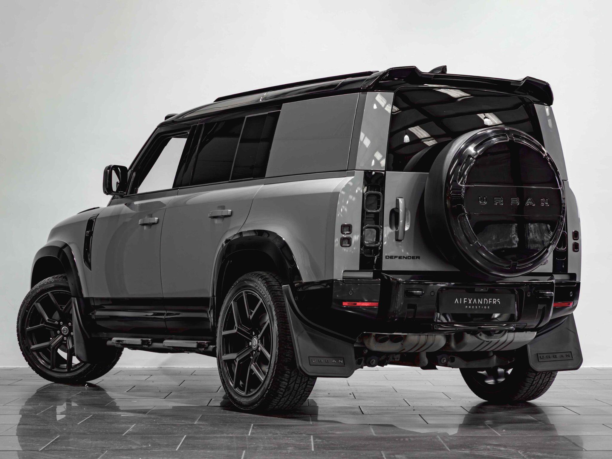 Land Rover Defender 110 view 9
