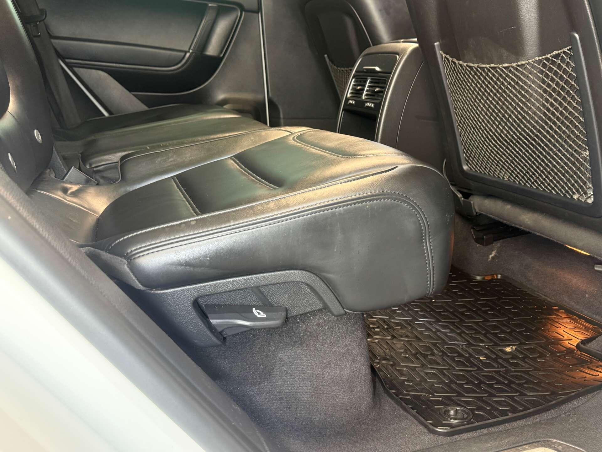 Volkswagen Touareg view 18