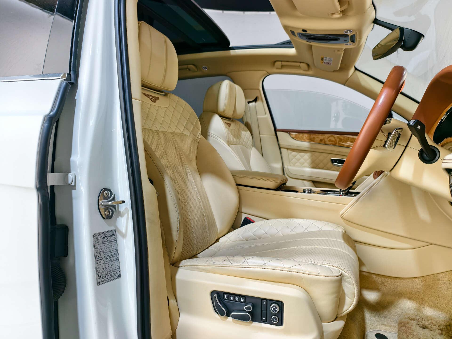 Bentley Bentayga view 33