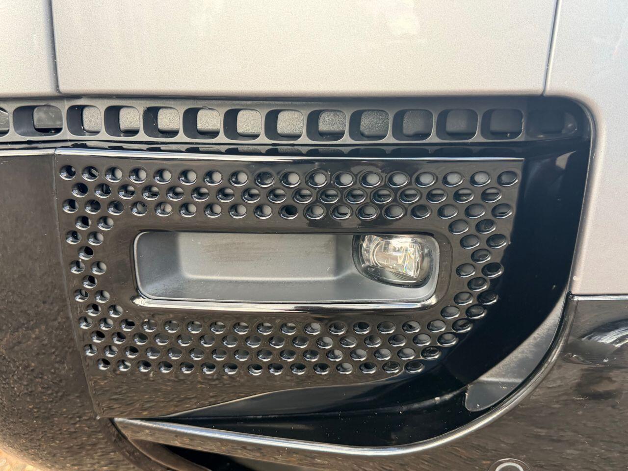Land Rover Defender view 33