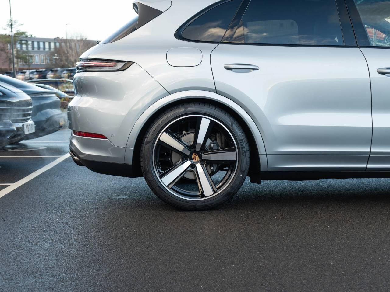 Porsche Cayenne view 11