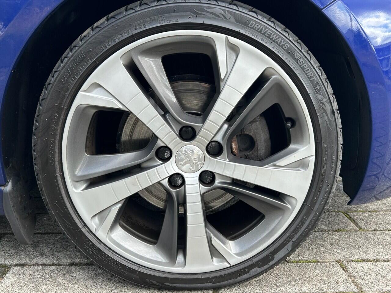 Peugeot 308 view 4