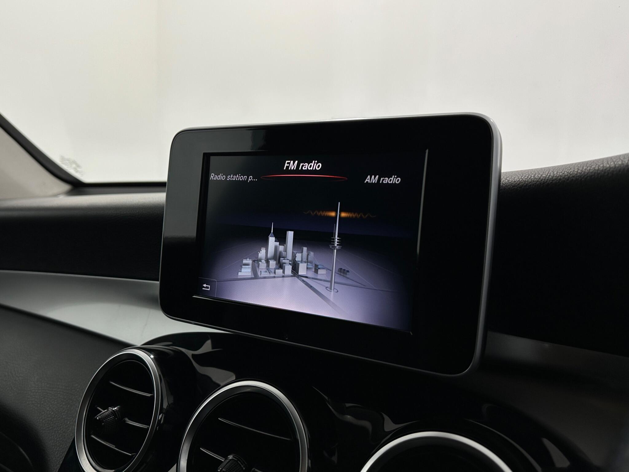 Mercedes-Benz GLC view 27