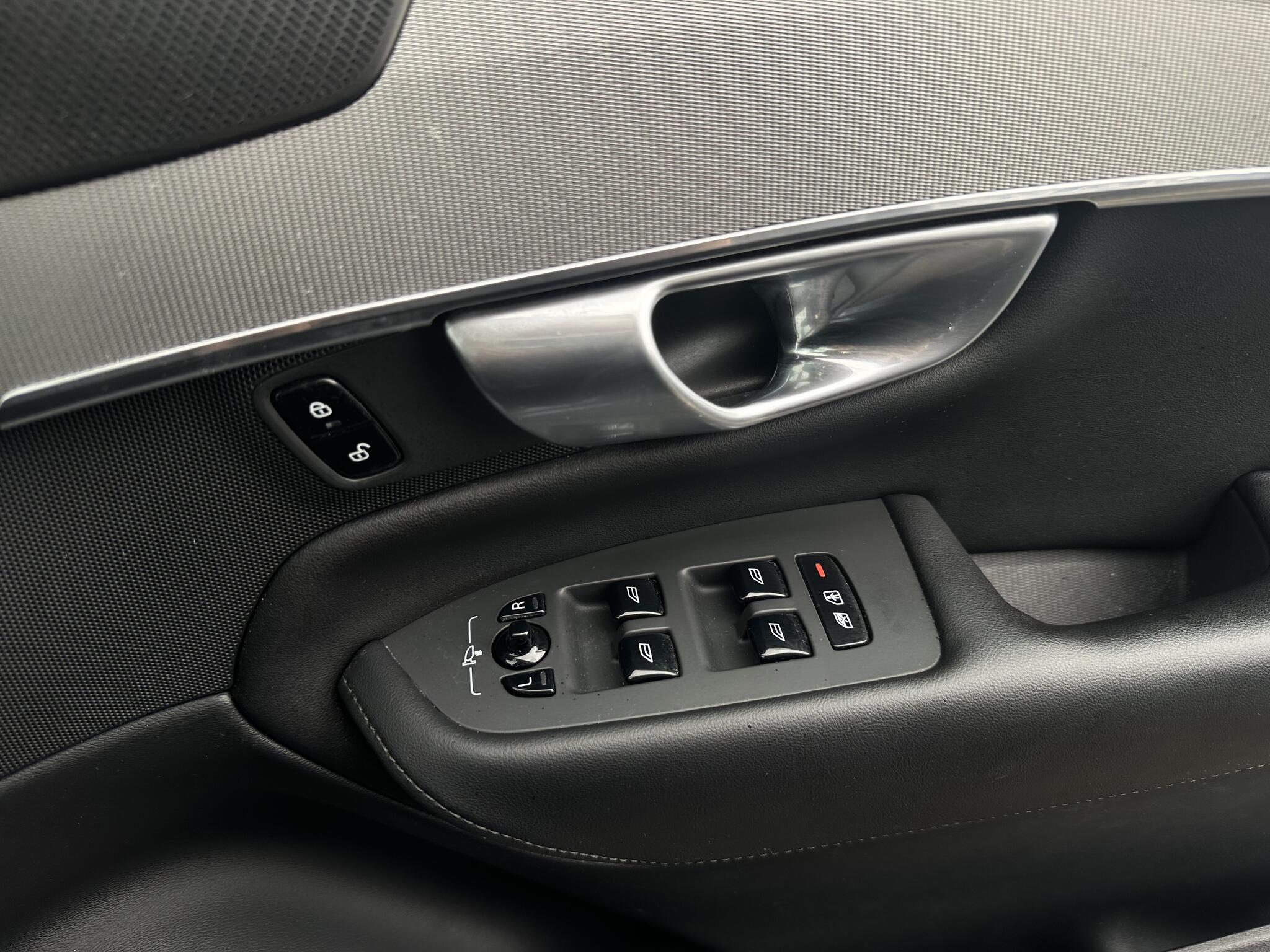 Volvo XC90 view 12