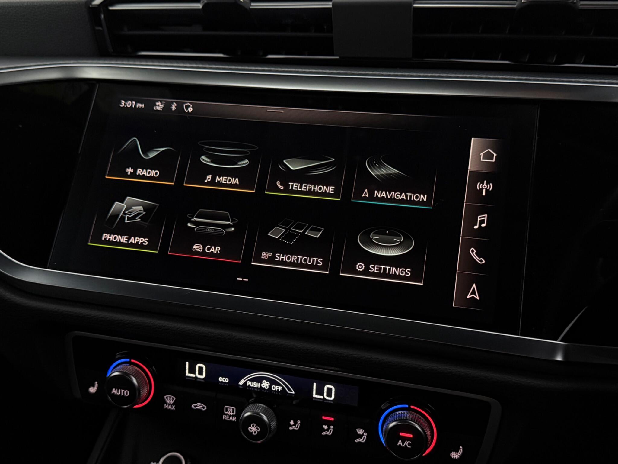 Audi Q3 view 29