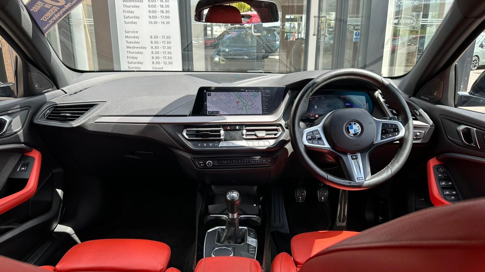 BMW 1 Series view 17