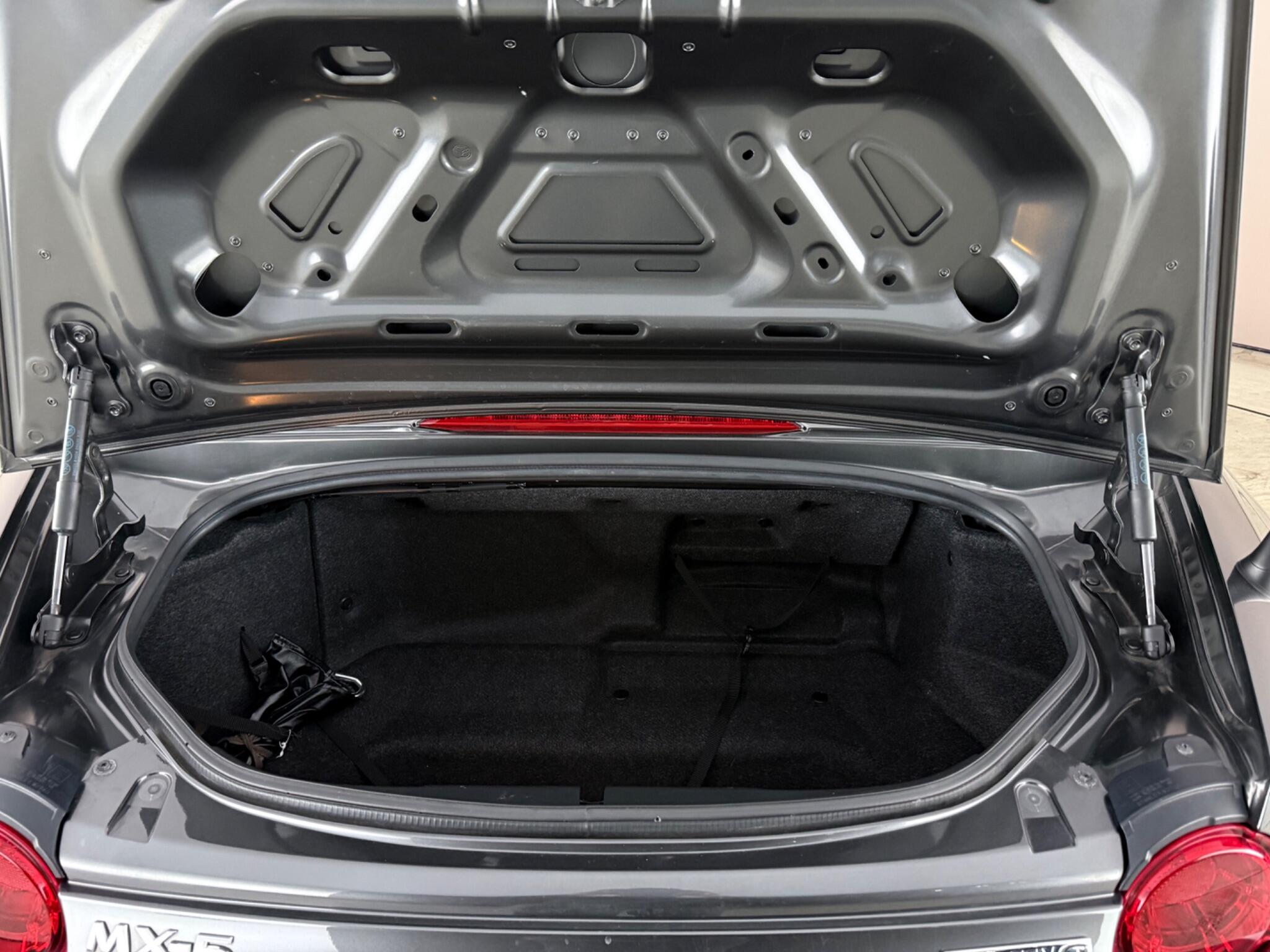 Mazda MX-5 view 11