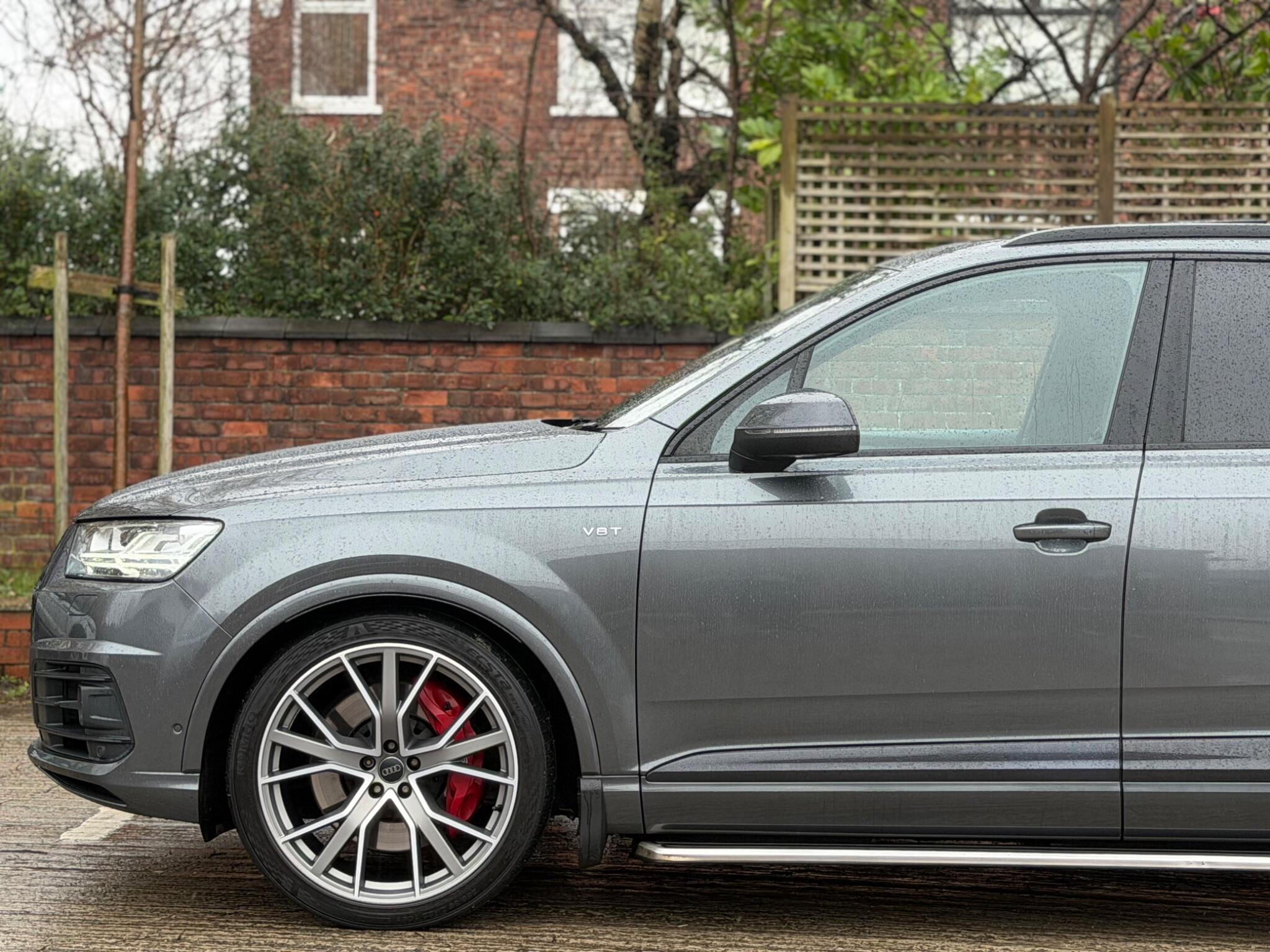Audi SQ7 view 11