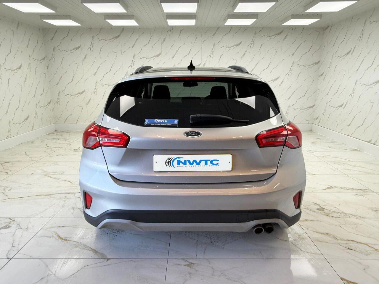 Ford Focus view 11