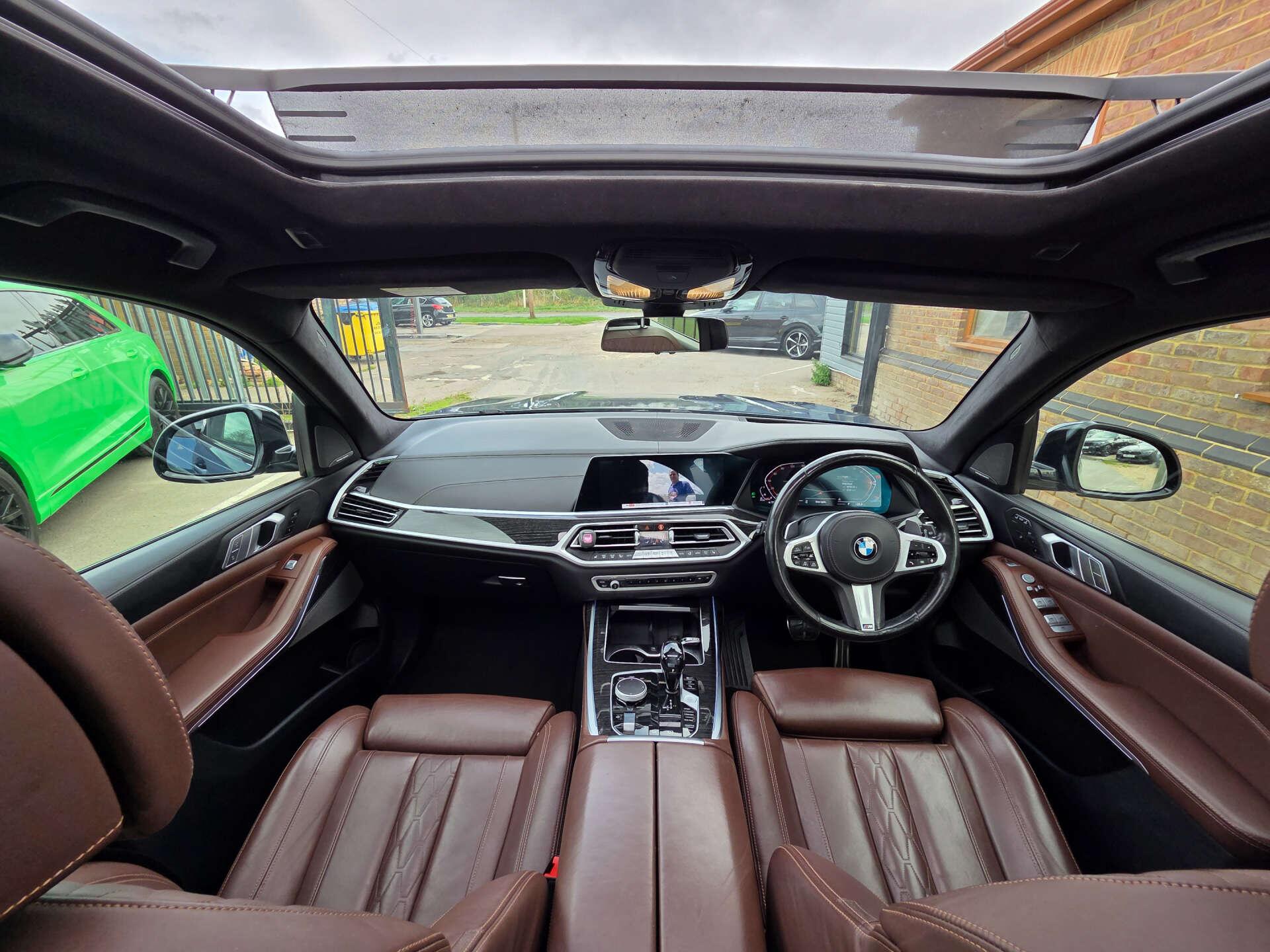 BMW X7 view 21
