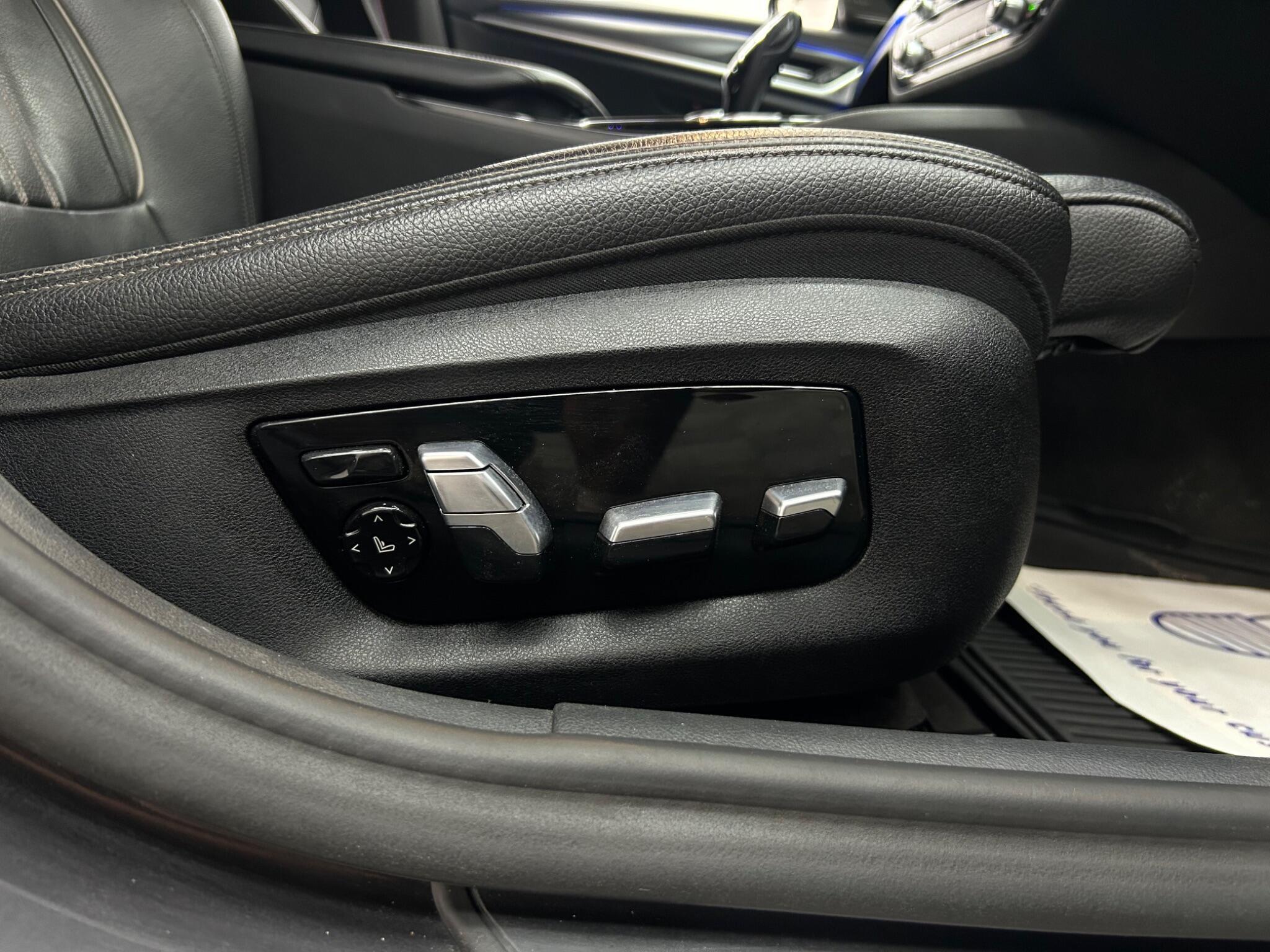 BMW 5 Series view 25