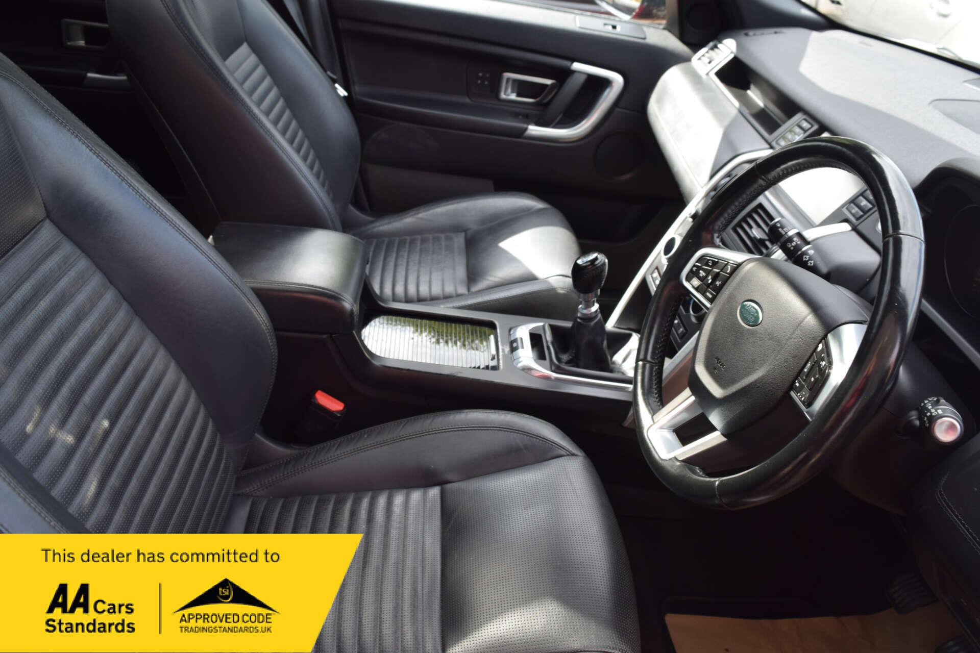 Land Rover Discovery Sport view 38