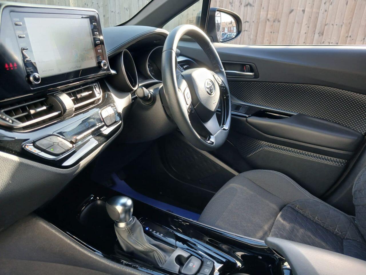 Toyota C-HR view 19