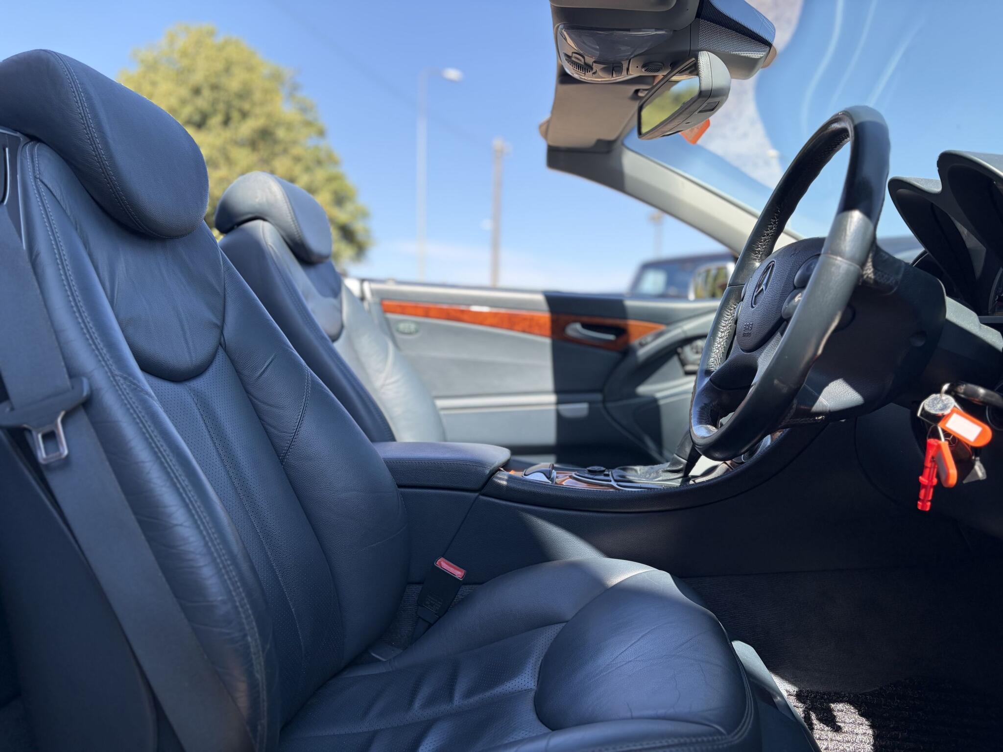 Mercedes-Benz SL view 13