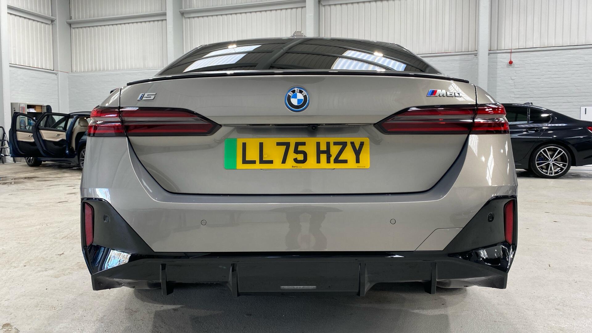 BMW i5 view 38