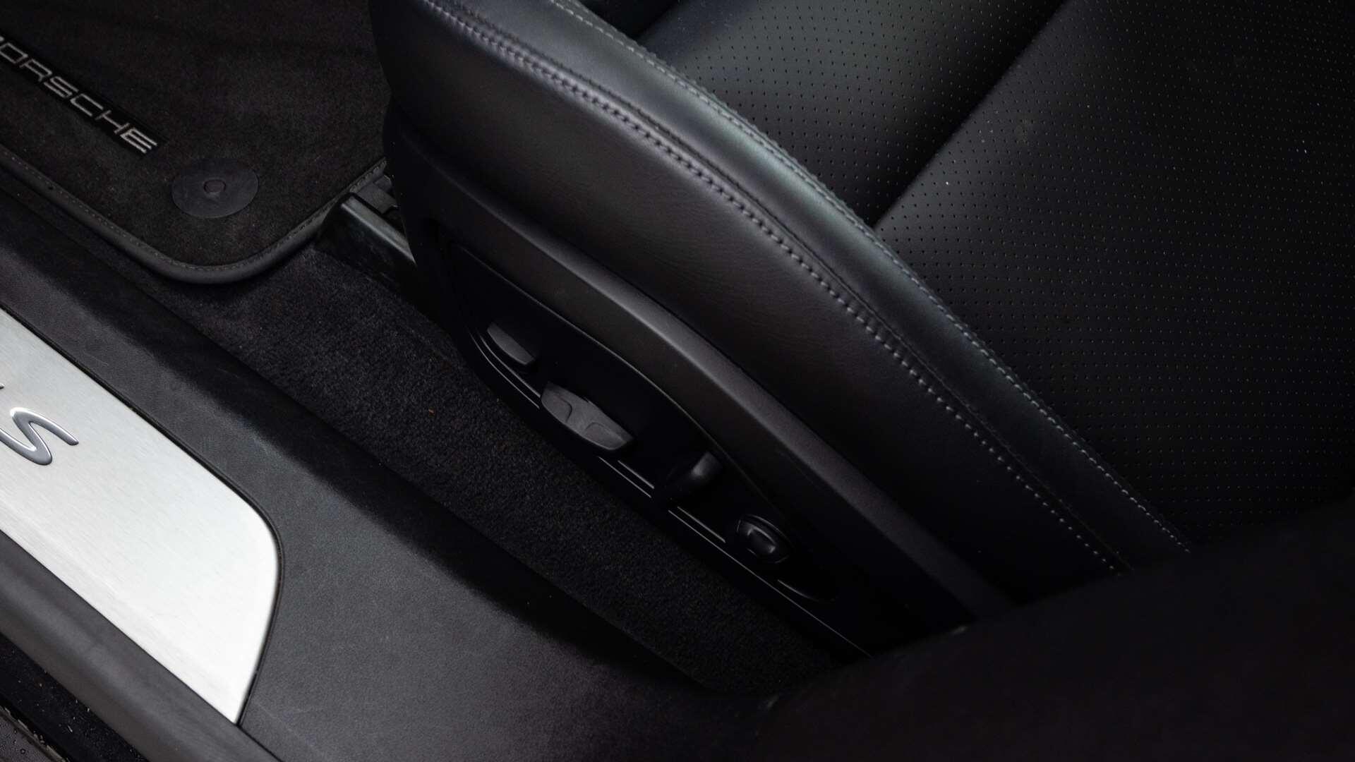 Porsche Taycan view 14